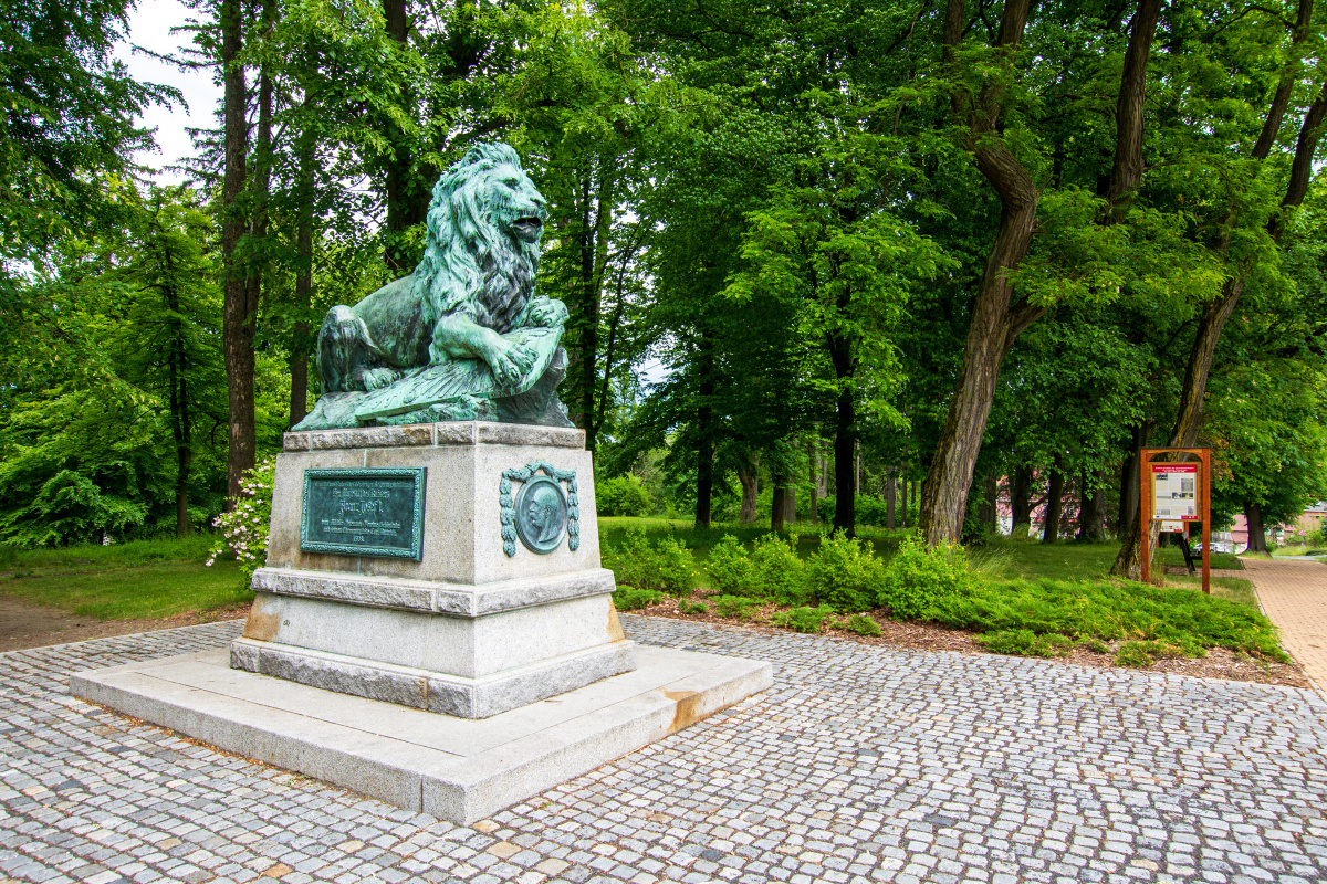 Krásná Lípa - Statue eines Löwen